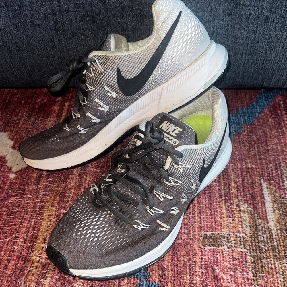 Nike Zoom - Pegasus 33 - Dual-Tone Black and Gray Sneakers Men’s size 10